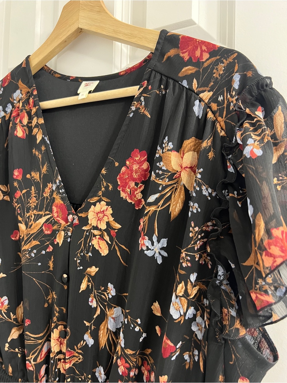 🍂 Black Fall Floral V‑Neck Smocked Waist Maxi Dress- 1x - Picture 4 of 10